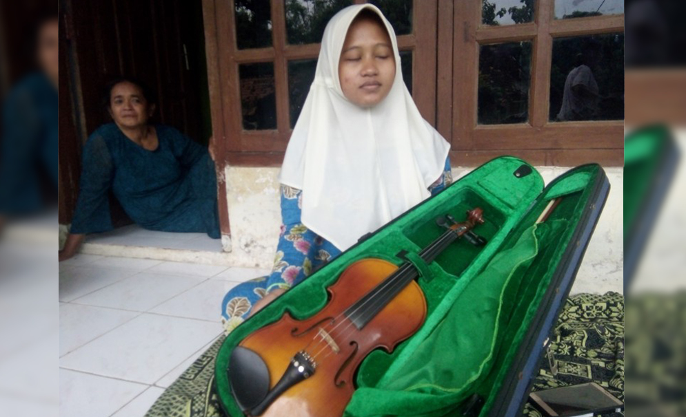 Sianit Shinta, istri almarhum Achmad Budi Cahyono, guru yang tewas dianiaya muridnya. foto:widikamidi 