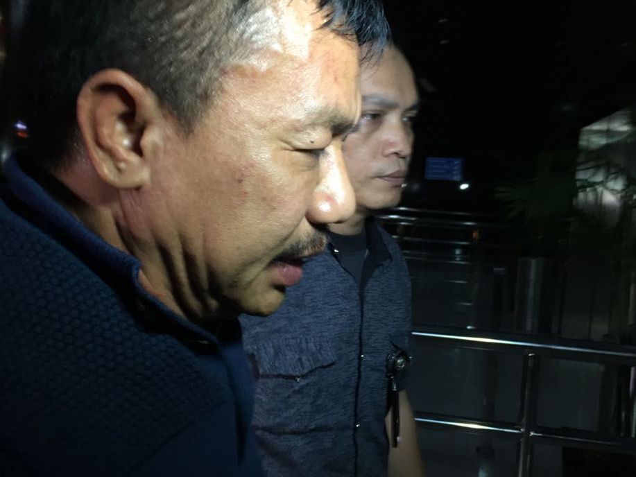 Bupati Jombang, Nyono Suharli saat tiba di Gedung KPK. (Foto detikcom)