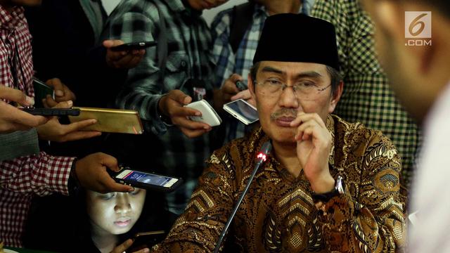 KETERANGAN: Ketua Ikatan Cendikiawan Muslim Indonesia (ICMI) Jimly Asshiddiqie member keterangan pers. (foto: dok ngopibareng.id)