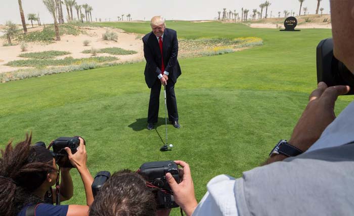 Presiden AS Donald Trump memang punya hobi main sekaligus  bisnis golf. Dia sudah punya beberapa padang golf, dan akan membangun di Skotlandia tetapi ditolak oleh rakyat negara itu. (foto: the national)