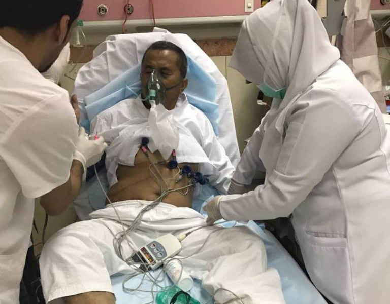Dahlan Iskan saat mendapat perawatan ketika sakit di rumah sakit Madinah saat umrah beberapa waktu lalu. (disway.id)