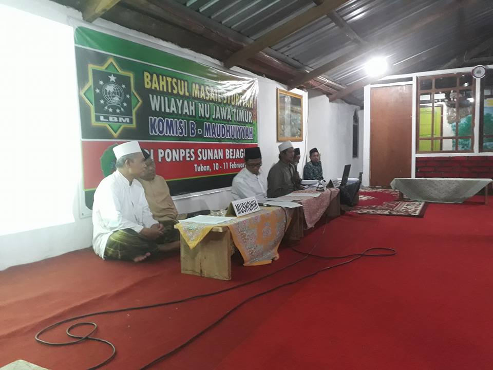 FORUM: Kegiatan Bahtsul Masail digelar LBM NU Jawa Timur di Pesantren Sunan Bejagung, Tuban. (foto: ngopibareng.id)