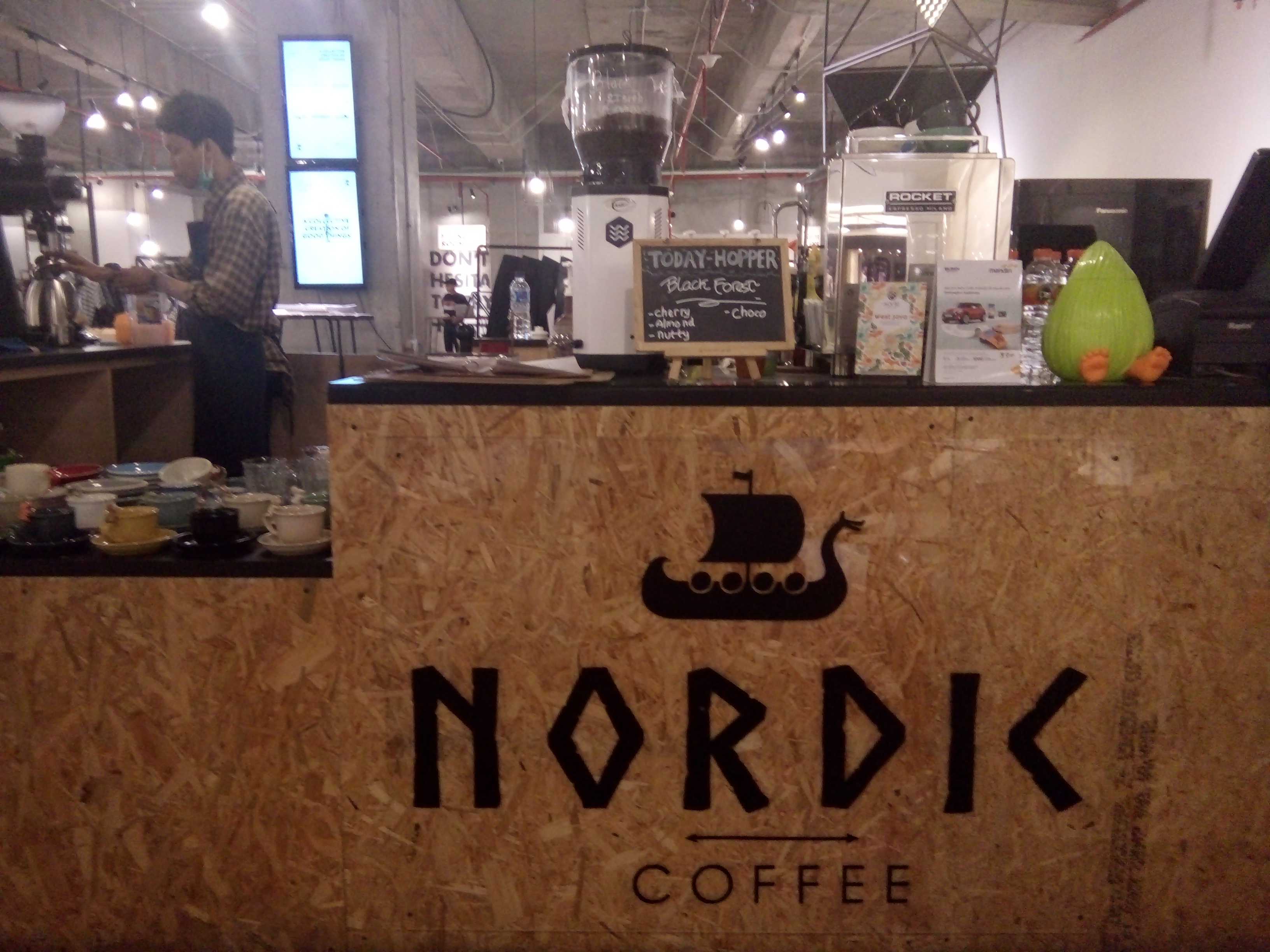 Nordic, di Plasa Tunjungan Surabaya, bertarung dengan raksasa-raksasa coffee. foto:widikamidi