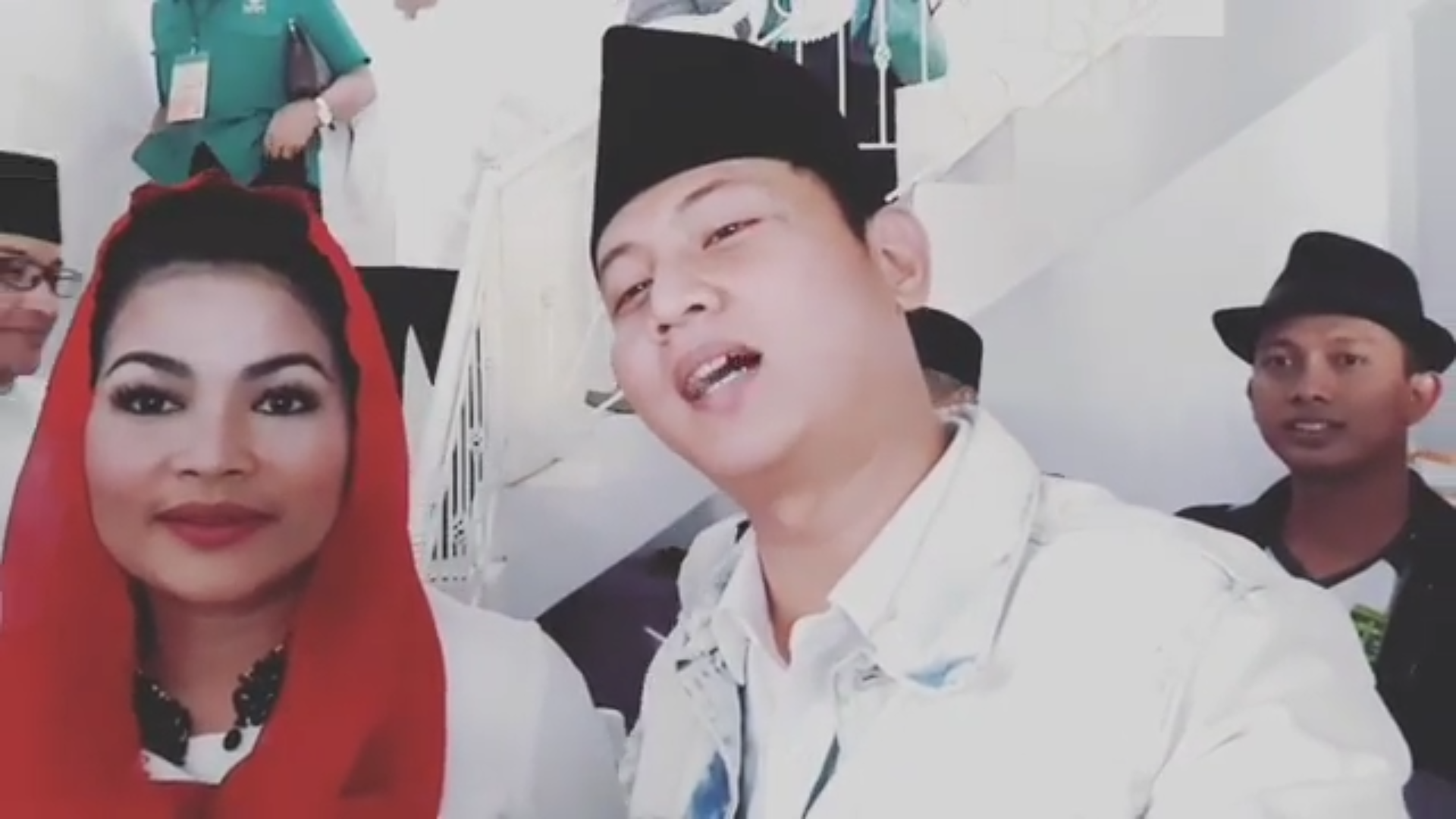 Screenshot pada video instagram Wabup Trenggalek, Nur Arifin saat menirukan salah satu catchphrase dari dilan kepada Puti Guntur Soekarno (foto: Instagram)