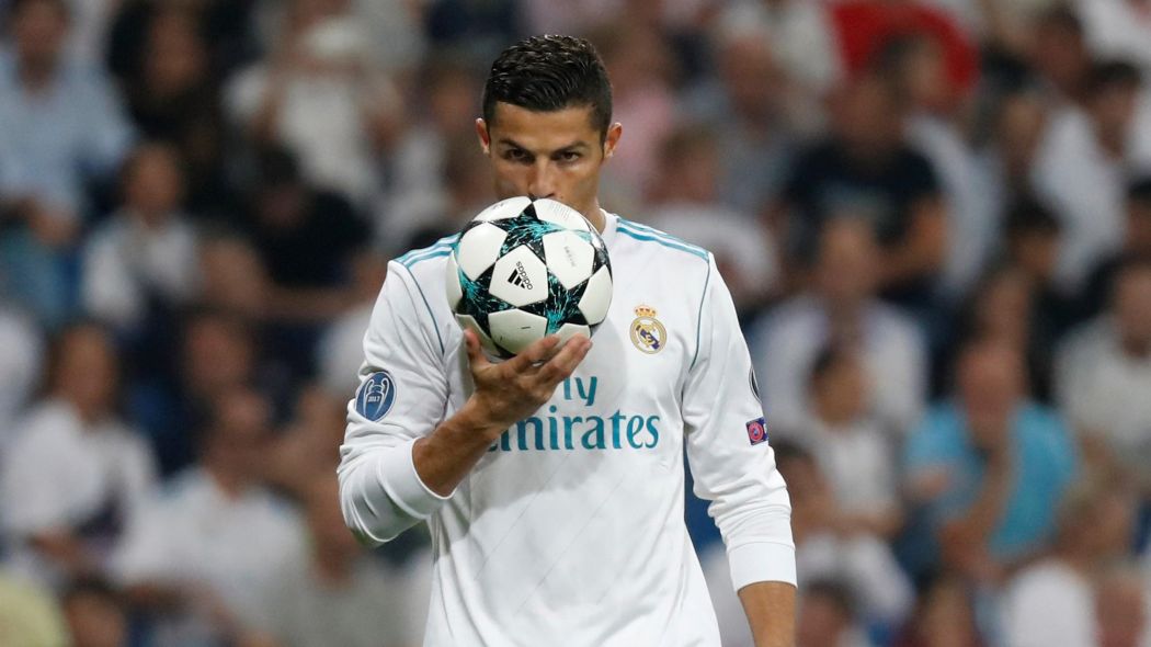 Cristiano Ronaldo, catatkan namanya jadi pemain pencetak 100 gol di Liga Champions.