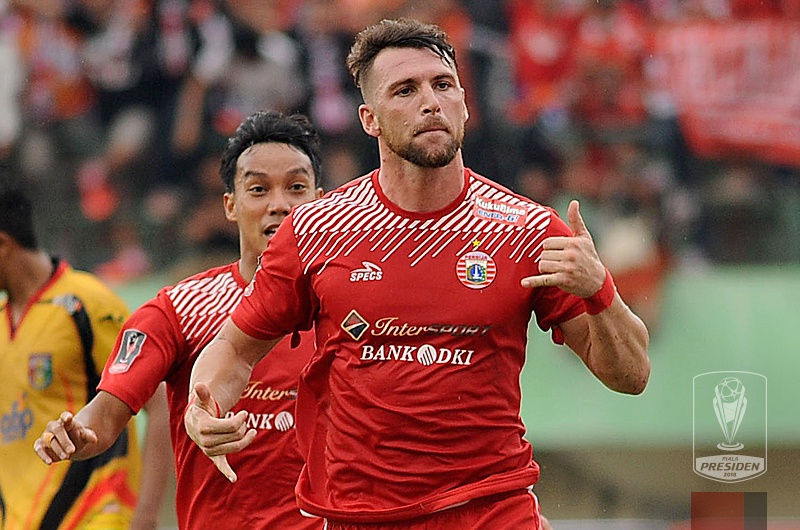 Pemain Persija, Marko Simic  memborong dua gelar sebagai pencetak gol terbanyak dan pemain terbaik Piala Presiden 2018. foto:ligaindonesia