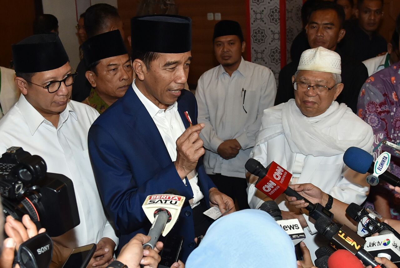 RAKER: KH Ma’ruf Amin, Presiden Joko Widodo dan para ulama dalam Rapat Kerja Nasional I Majelis Dzikir Hubbul Wathon. (foto: ist)