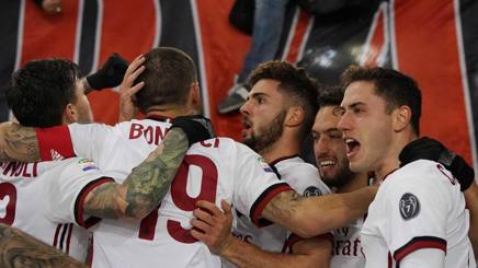 Striker muda AC Milan, Cutrone usai mencetak gol ke gawang AS Roma, dini hari tadi. foto:afp