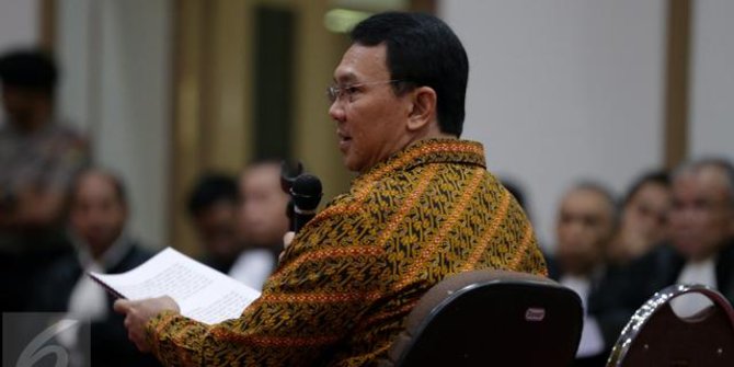 Mantan Gubernur DKI Jakarta, Basuki Tjahaja Purnama saat menjalani persidangan. (Foto: Dokumentasi)