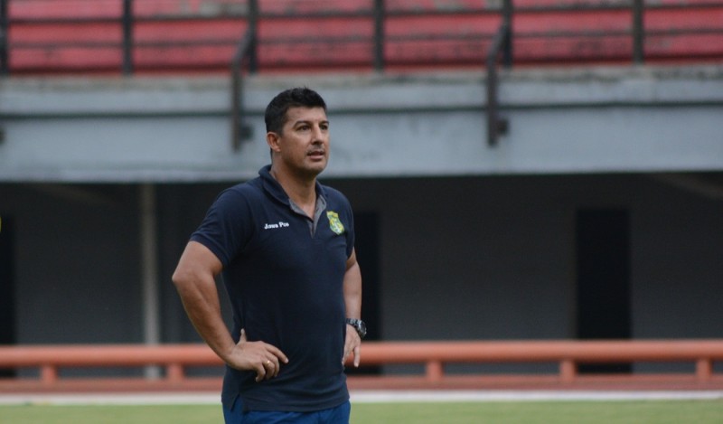 Pelatih Persebaya, Alfredo Vera. (foto: ngopibareng) 