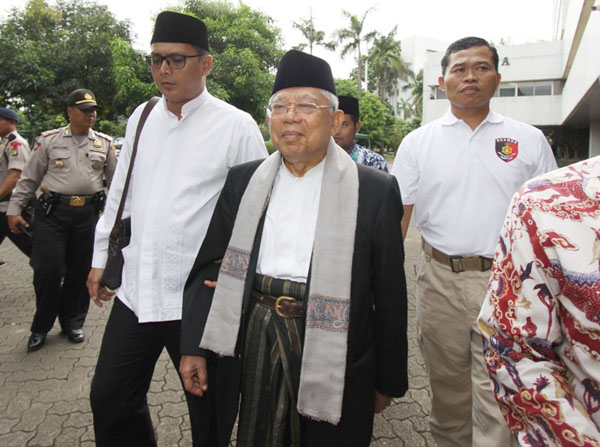 PRIHATIN: Ketua Umum MUI Pusat KH Ma'ruf Amin menyikapi masalah hoax. (foto: ist)