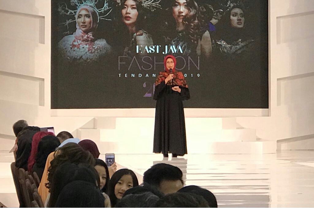 Fatma, saat memberikan sambutan dalam acara East Java Fashion Tendance 2019, di Ciputra World Surabaya, Kamis, 1 Februari 2018.
