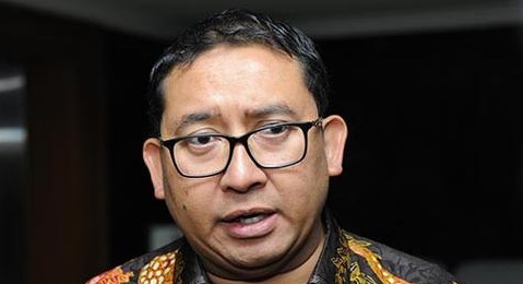 Wakil Ketua DPR, Fadli Zon, menantang Sekjen Partai Solidaritas Indonesia (PSI), Raja Juli Antoni, untuk berani menyatakan maksud dari kicauannya di Twitter. (foto: dokumentasi)