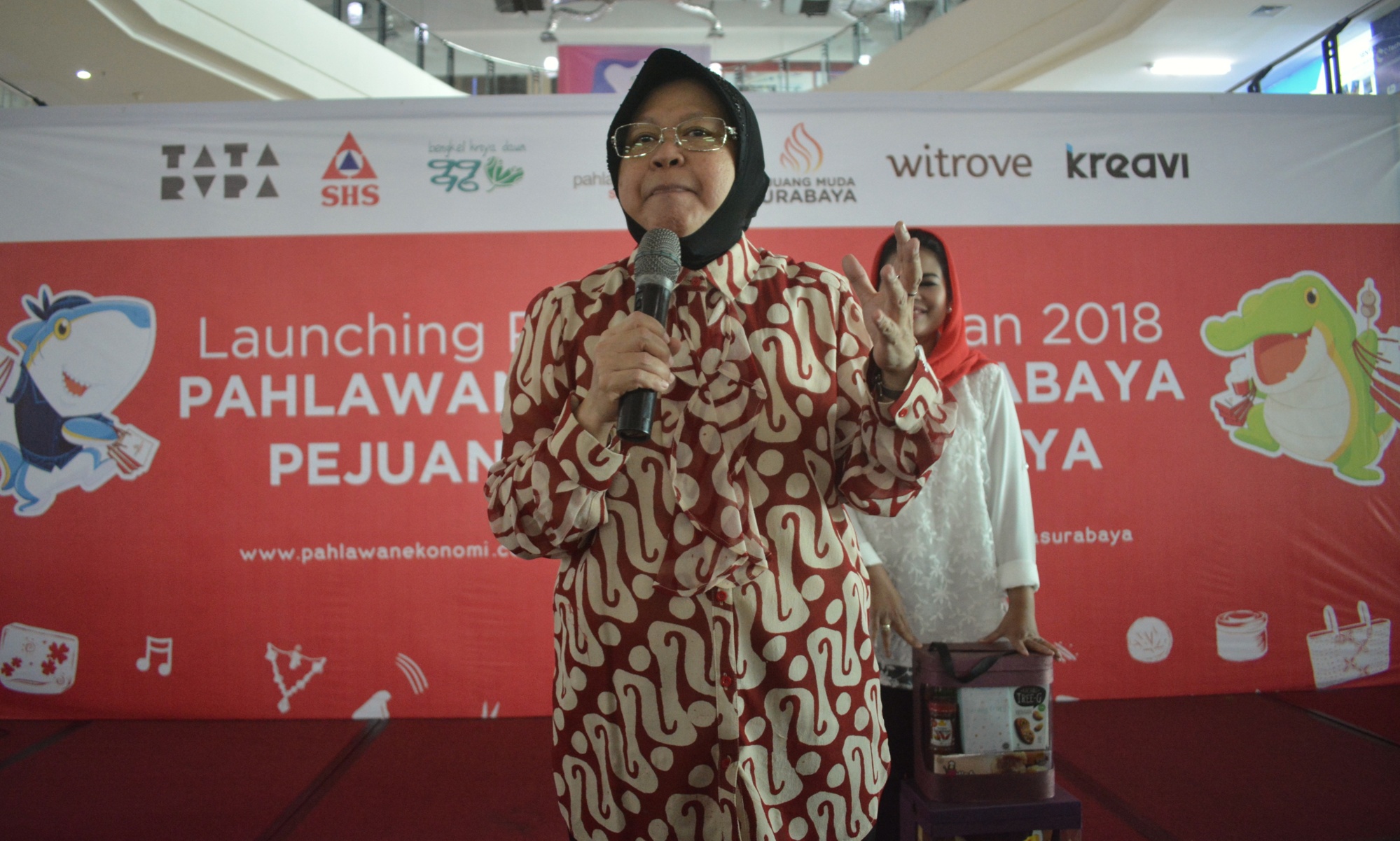 Wali Kota Surabaya, Tri Rismaharini saat memperkenalkan program barunya, Pahlawan Ekonomi 2018. (foto: hrs/ngopibareng)
