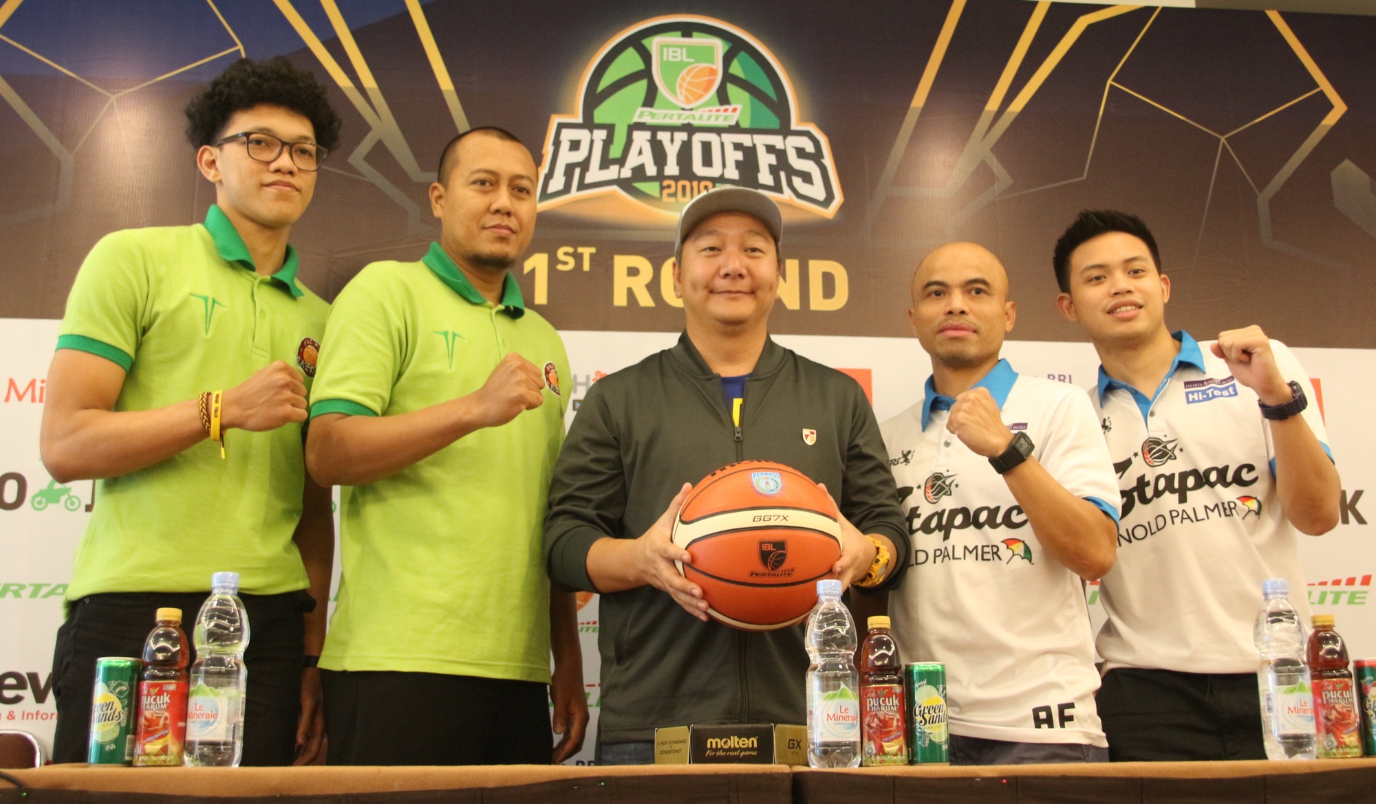 Tim Basket Pacific Caesar Surabaya akan berhadapan dengan Stapac di Kompetisi IBL Pertalite. (foto: ngopibareng) 