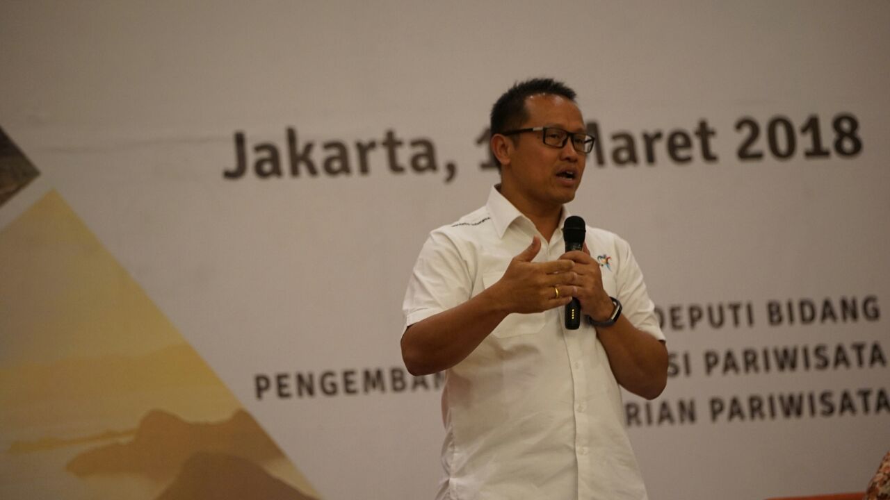  Staf Khusus Menteri Bidang Komunikasi dan Media Kementerian Pariwisata, Don Kardono, memaparkan tujuan GenPi dan destinasi digital pariwisata Indonesia.