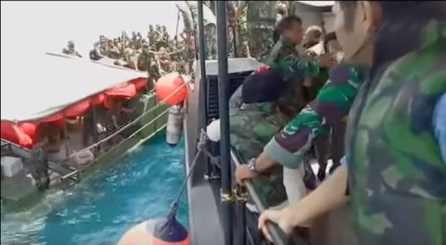 Detik-detik tenggelamnya kapal KMC milik Kodam Jaya di Kepulauan Seribu. (Foto: Youtube) 