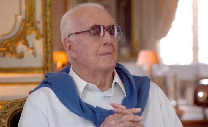 Hubert de Givenchy, desainer fashion aristrokratik Prancis kemarin meninggal dunia dalam usia 91 tahun. (foto:dok.WRDW.com)