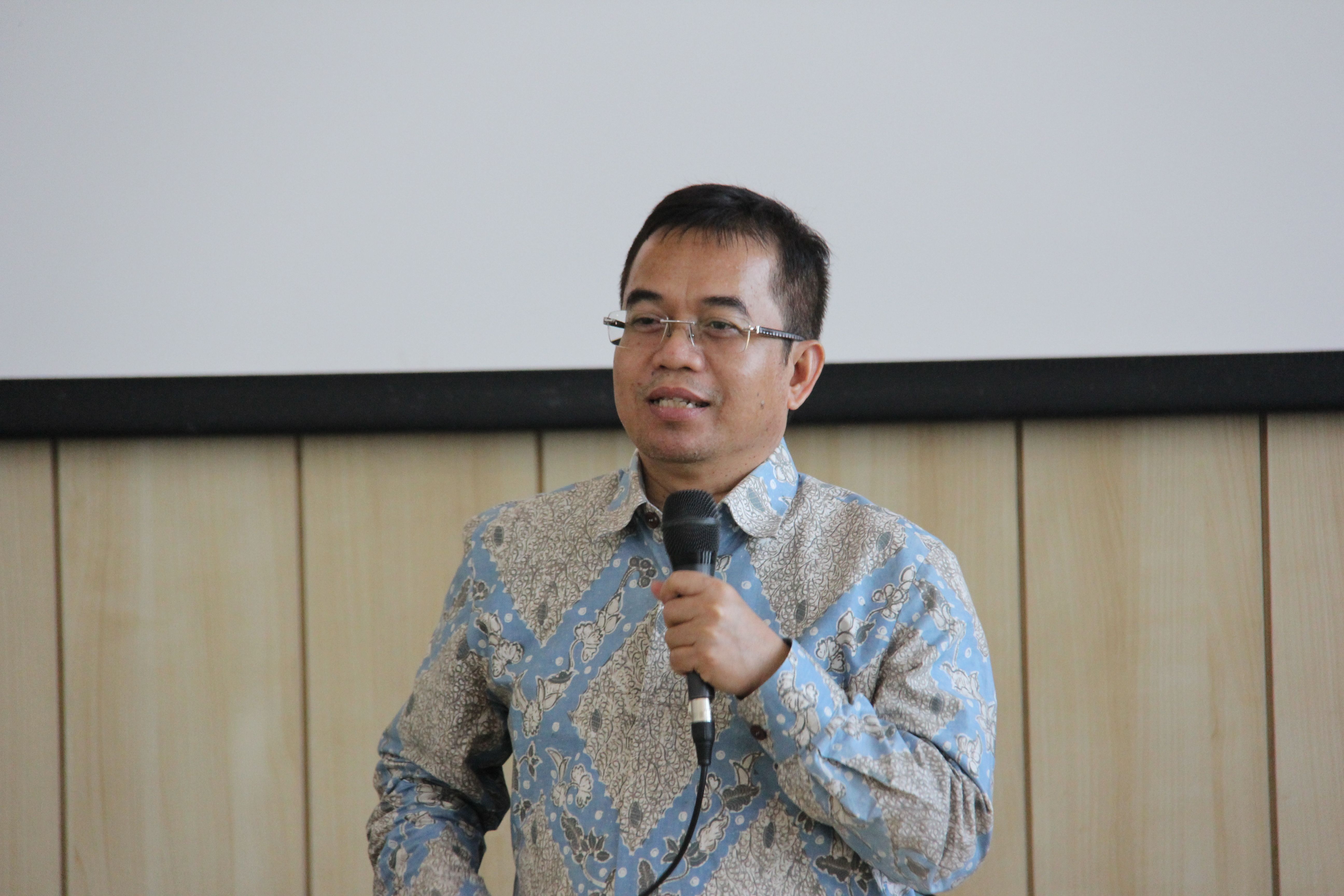 IDEOLOGI: Yudi Latif, Kepala Unit Kerja Presiden Pembinaan Ideologi Pancasila (UKP-PIP) . (foto: ist)