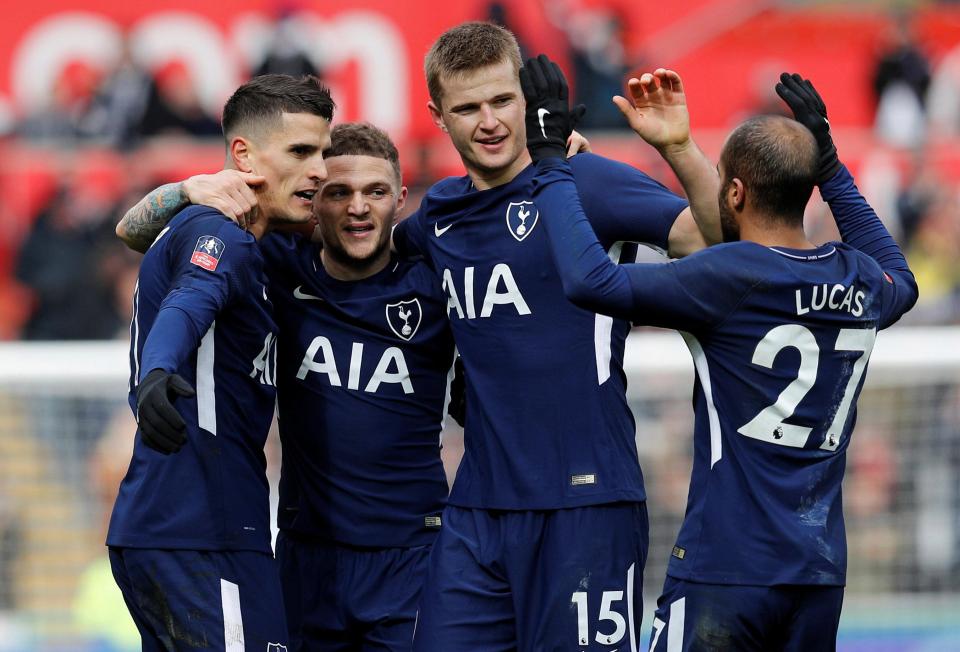 Pemain Tottenham Hotspur merayakan kemenangan atas Swansea di babak perempat final Piala FA. foto:afp
