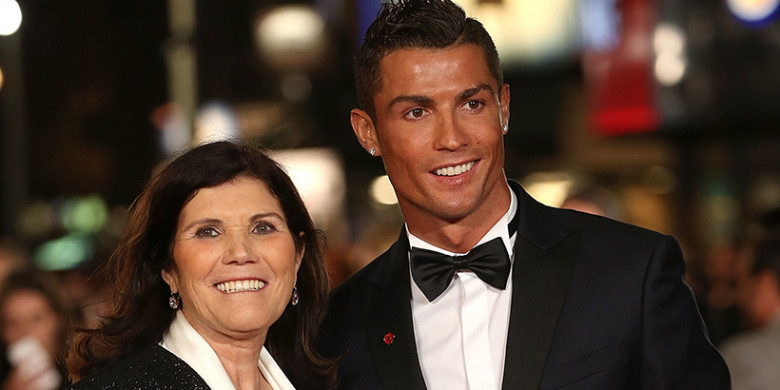 Bintang Real Madrid bersama ibunya. foto;afp