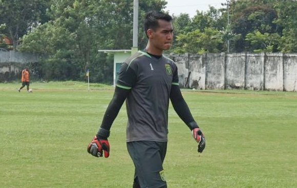 Kiper cadangan Arema FC, Rexy Rahayu sudah gabung dalam latihan Persebaya, Rabu 21 Maret 2018. 