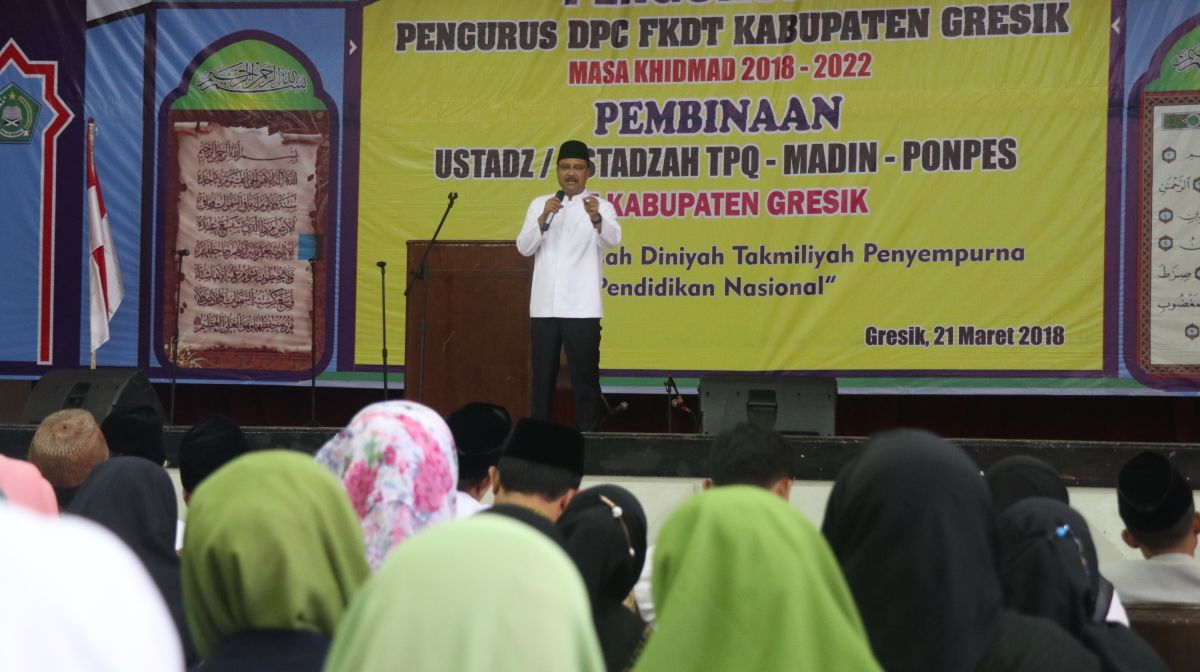 Gus Ipul saat memberikan sambutan dalam acara Madin di sela pelantikan pengurus Forum Komunikasi Diniyah Takmiliyah (FKDT) Kabupaten Gresik, Rabu 21 Maret 2018. (Foto: Istimewa)