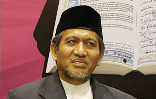 KH Ahsin Sakho Muhammad. 
