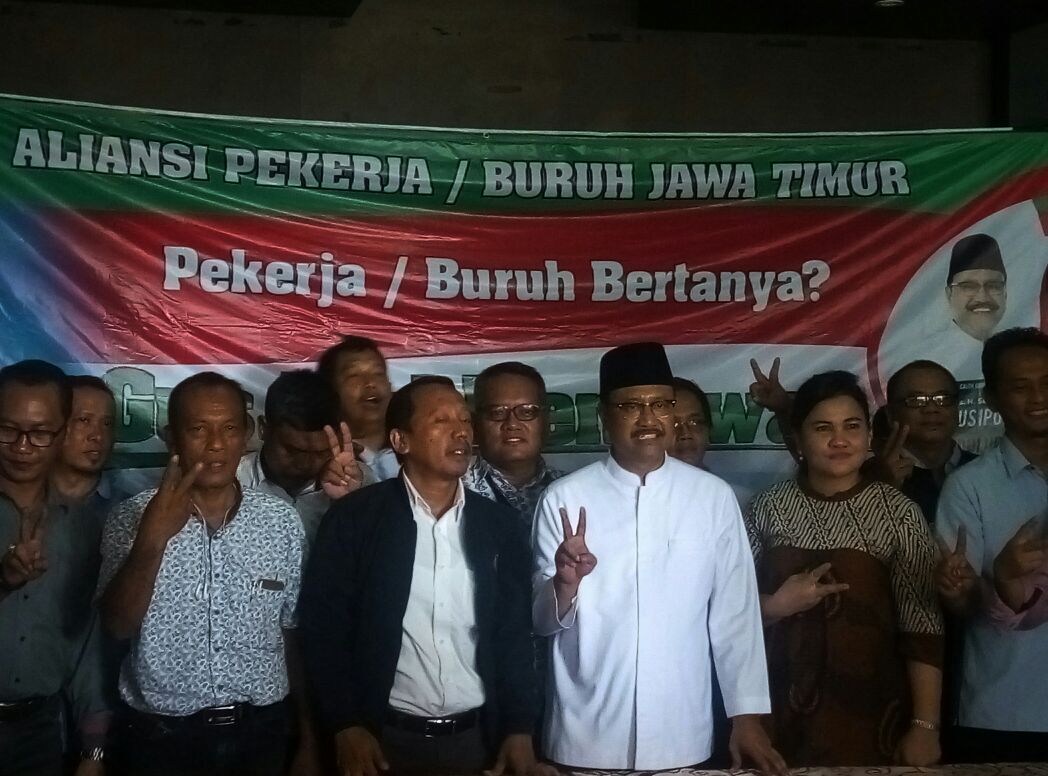 Gus Ipul bersama dengan berbagai organisasi buruh dan pekerja Jawa Timur.