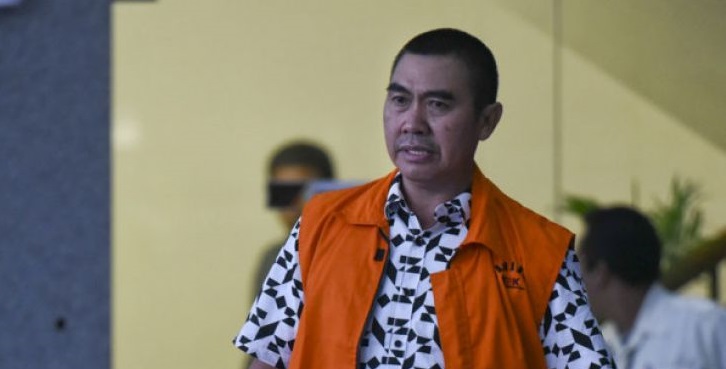 Wali Kota Malang nonaktif Moch Anton mengenakan rompi tahanan seusai diperiksa di gedung KPK, Jakarta, Selasa, 27 Maret 2018. (Foto: Antara)