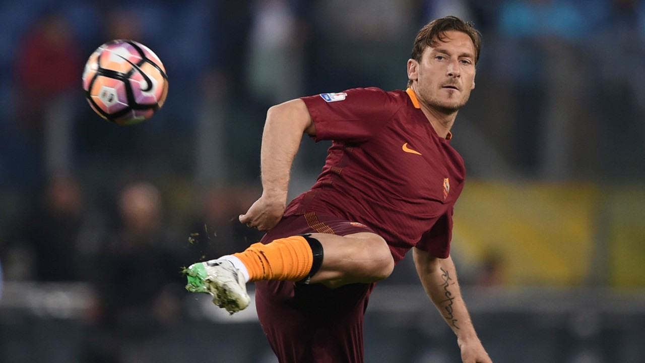 Bintang Legendaris Francesco Totti peringatidebut ke-25 Tahunnya di AS Roma.
