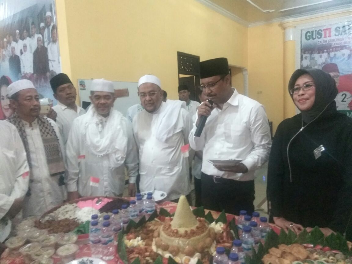 Calon Gubernur Jawa Timur nomor urut dua, Saifullah Yusuf (Gus Ipul) meresmikan posko Relawan Gusti Sapujagad di Jalan Jaksa Agung Suprapto, Sampang, Sabtu, 31 Maret 2018. 