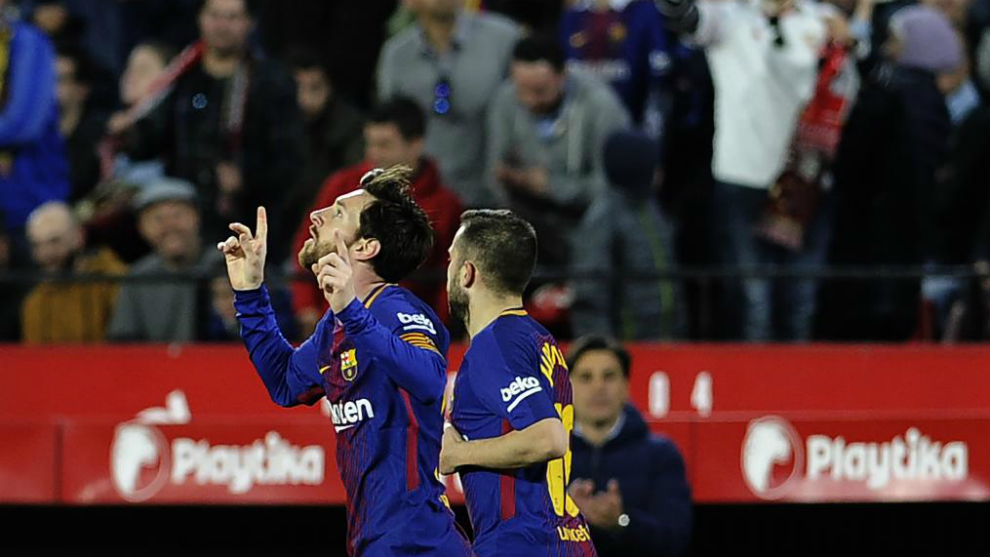 Selebrasi Messi usai mencetak gol ke gawang Sevilla. foto:EPE