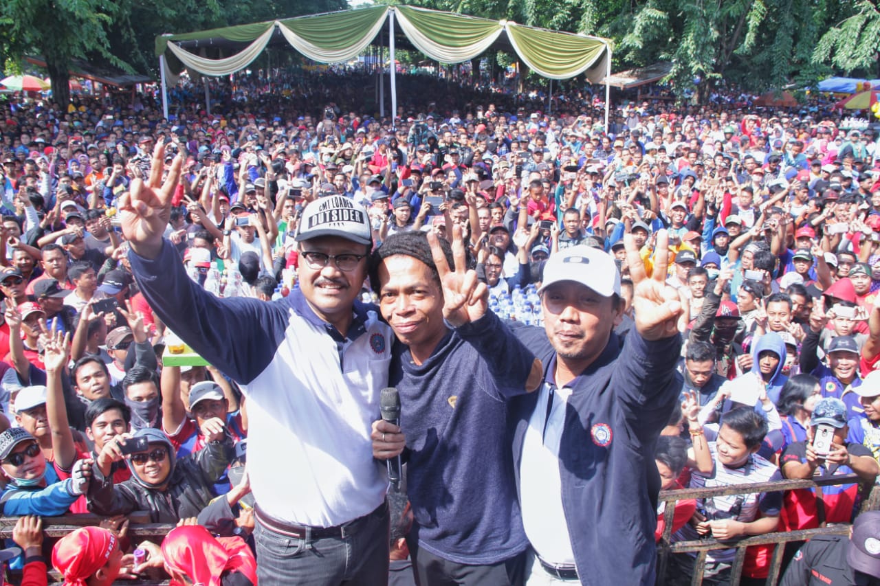 Gus Ipul menghadiri peringatan Hari Ulang Tahun (HUT) Serikat Pekerja Seluruh Indonesia, di lapangan parkir timur GOR Delta Sidoarjo Jawa Timur, Minggu, 1 April 2018. (Foto: Istimewa)