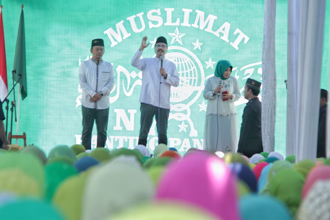 Calon Gubernur Jawa Timur nomor urut dua, Saifullah Yusuf (Gus Ipul) saat memberikan sambutan dalam silaturrahim bersama ribuan Muslimat Nahdlatul Ulama (NU) Sidoarjo, Minggu 1 April kemarin (Foto: Istimewa)