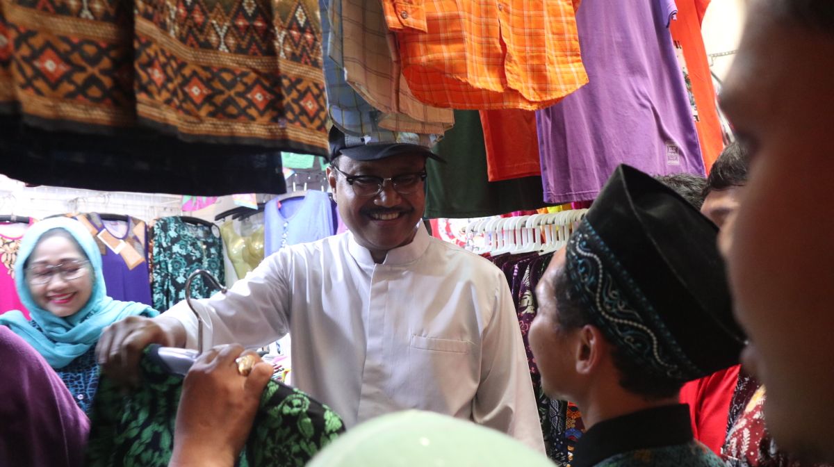 Saifullah Yusuf (Gus Ipul) saat mengunjungi Pasar Lawang dan Singosari  di Kabupaten Malang, Senin 2 April 2018. (Foto: Istimewa) 