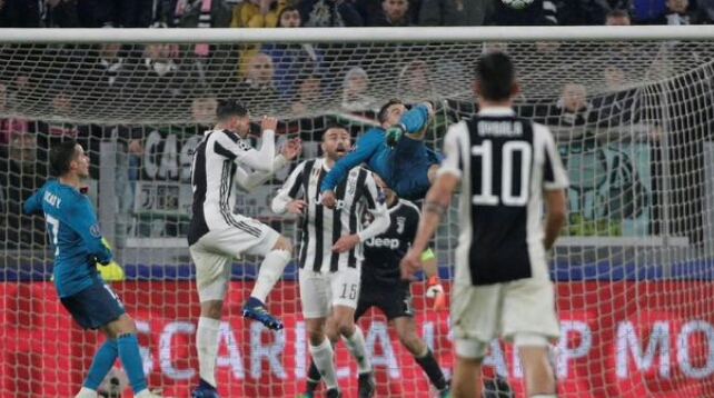 Detik-detik gol indah Ronaldo ke gawang Juventus. (foto: AFP) 