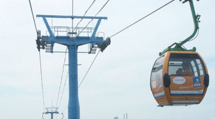 Ilustrasi - Gondola atau kereta gantung di Ancol, Jakarta. (Foto: Antara)