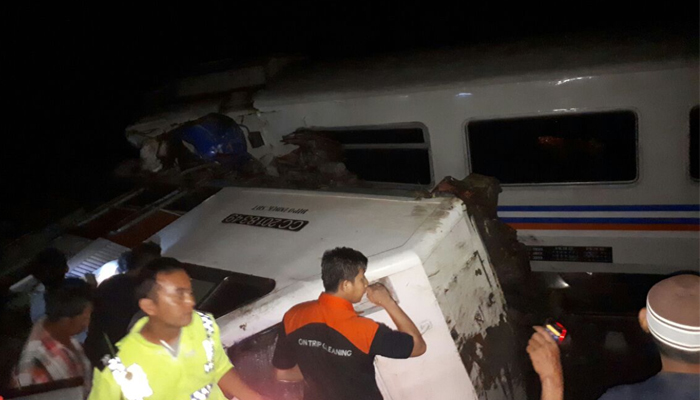 KA Sancaka Jurusan Yogyakarta - Surabaya mengalami kecelakaan di Ngawi. Masinis kereta bernomor CC2018349 meninggal dunia.