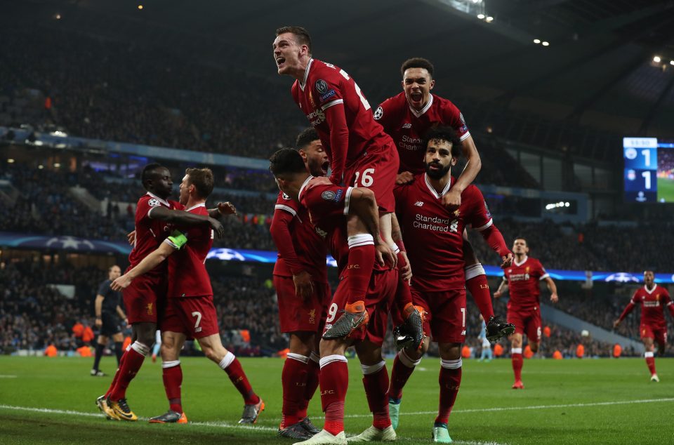 Pemain Liverpool merayakan gol. 