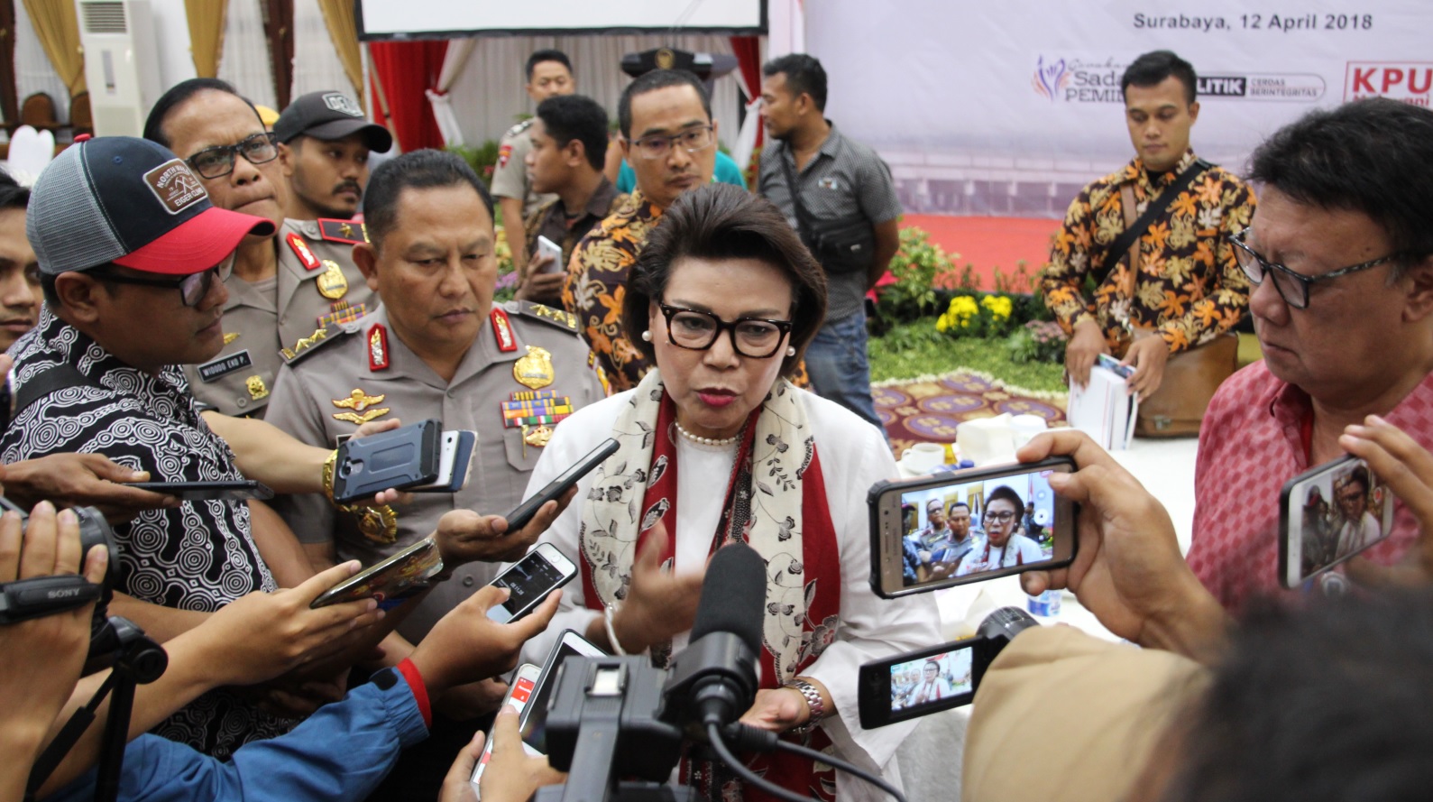 Wakil Ketua KPK Basaria Panjaitan, saat ditemui di Gedung Negara Grahadi, Surabaya, Kamis 12 April 2018. (Foto: frd/ngopibareng.id)