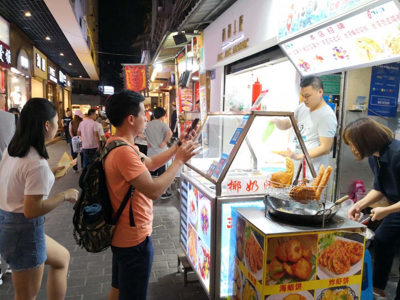 Pedagang makanan di China sudah tidak lagi menerima uang tunai di Xiamen.