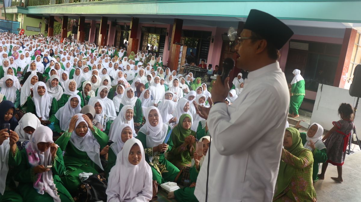 Gus Ipul hadir diundang pada silaturrahim bersama ribuan Muslimat Nahdlatul Ulama (NU) Kediri, yang digelar di Pesantren Ploso, Mojo Kediri Kamis, 12 April 2018. (Foto: ist)
