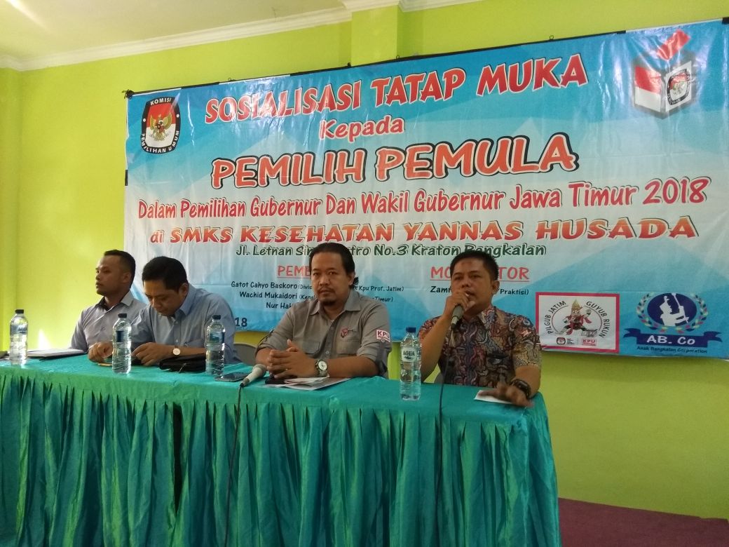 Sosialisasi Pilgub Jatim 2018 di SMK Kesehatan Yannas Husada, Bangkalan, Madura, Jumat, 13 April 2018.