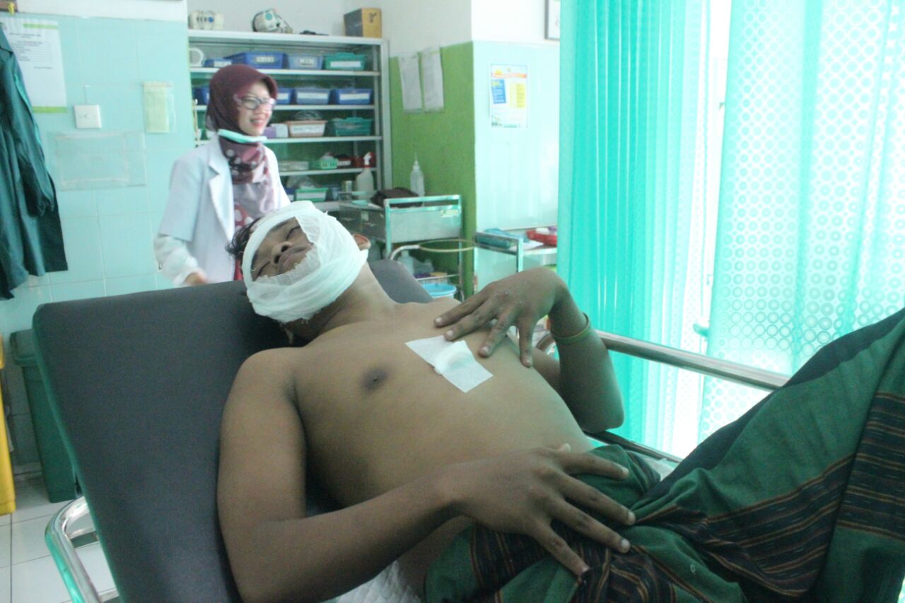 Yasin, korban bentrok sesama bonek dirawat di RS Nur Hidayah. foto:KR