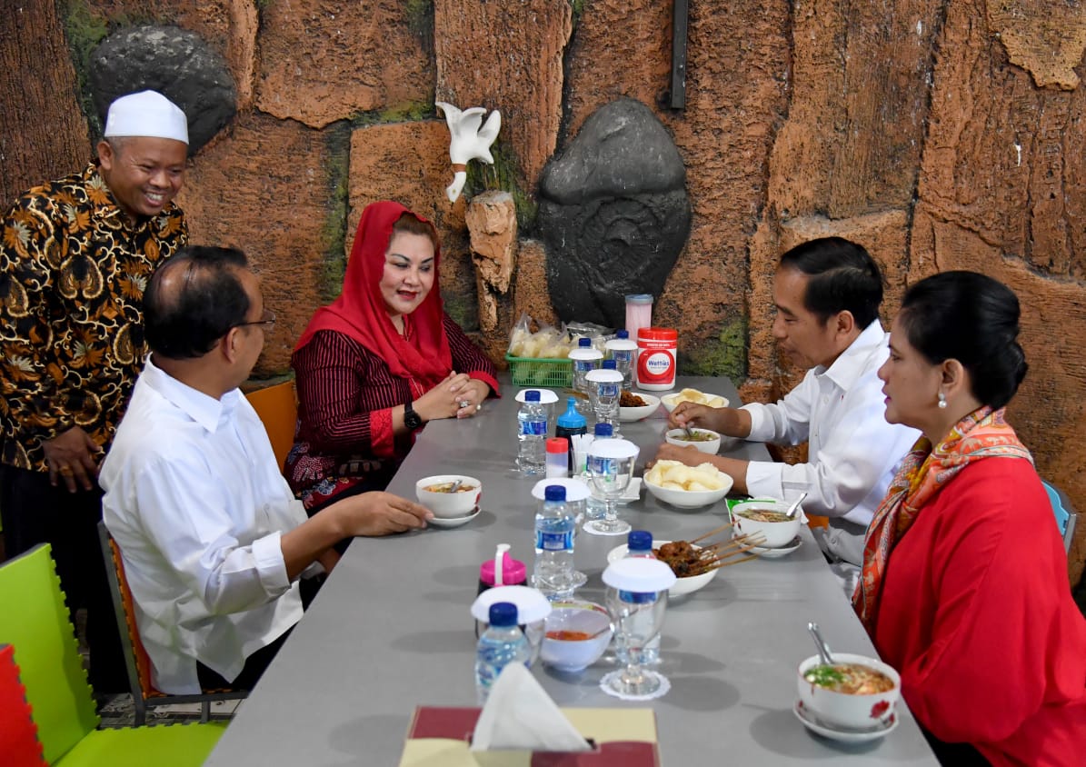 Rumah Makan Soto Ayam Khas Semarang Pak Man menjadi pilihan Presiden untuk sarapan pada hari Sabtu, 14 April 2018. (Foto: Biro Pers Setpres)