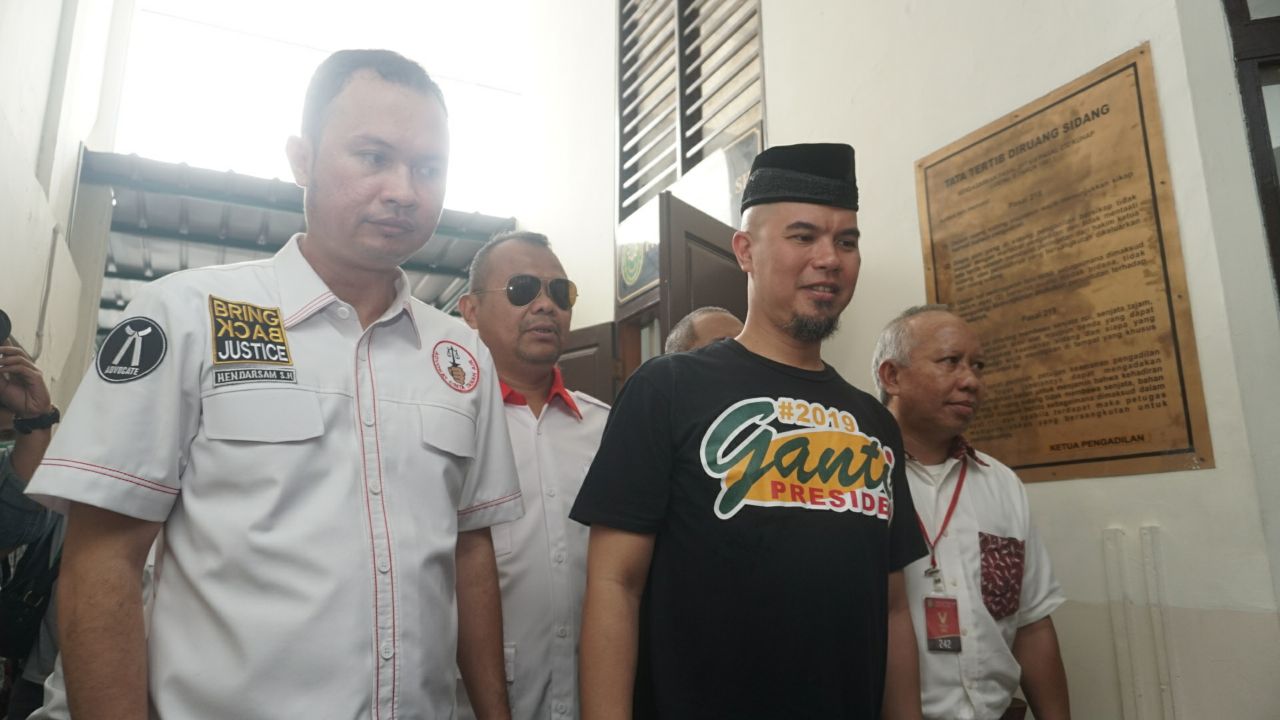Ahmad Dhani hadiri sidang perdana kasus ujaran kebencian di Pengadilan Negeri Jakarta Selatan. foto: kumparan.