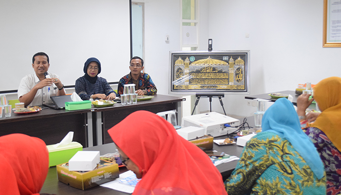 Suasana Focus Group Discussion (FGD) yang diadakan oleh UNUSA bersama  Stakeholder PAUD yang ada di Surabaya dan Sidoarjo, Selasa, 17 April 2018 di ruang rapat Kampus B. (Foto: Humas UNUSA)