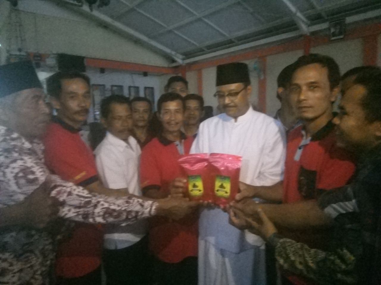 Calon Gubernur Jawa Timur nomor urut 2 Syaifullah Yusuf (Gus Ipul) bertemu dengan sejumlah petani di Kabupaten Malang, Jawa Timur, Rabu, 18 April 2018. (Foto: Ist)