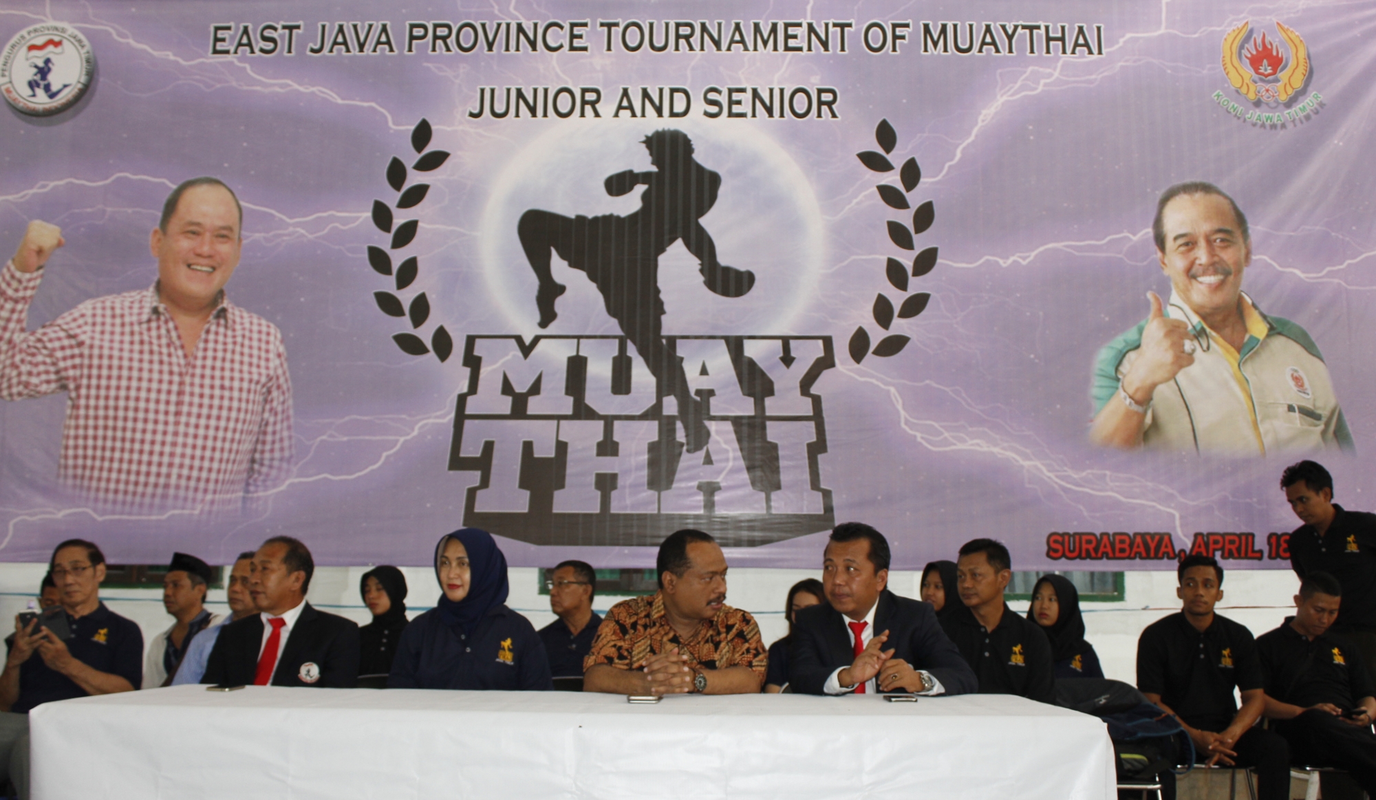 Kejuaraan Muaythai Jatim 2018, saat digelar di Lapangan Parkir KONI Jatim. (foto: hrs/ngopibareng)